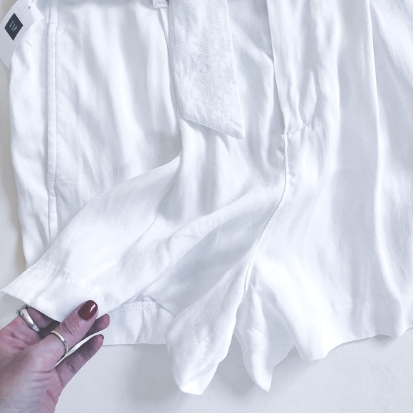 GAP white silky high waist paper bag waist shorts - Picture 2 of 5